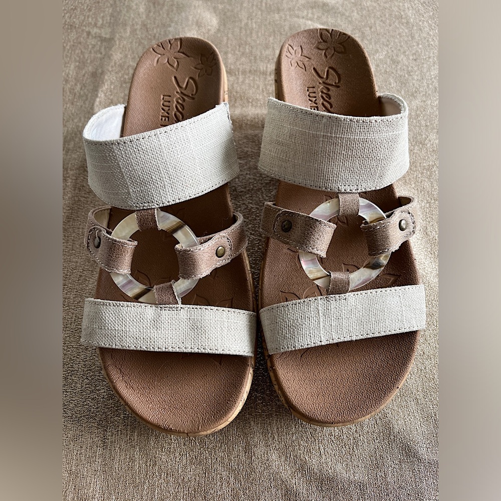 Sandals wedge style Skechers size 7 very lightly worn